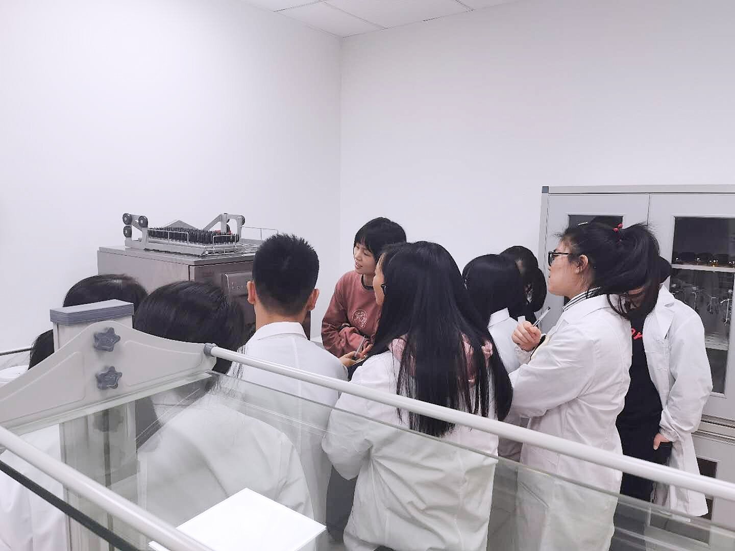 實(shí)驗(yàn)室洗瓶機(jī)，管家般的瓶皿清洗烘干解決方案